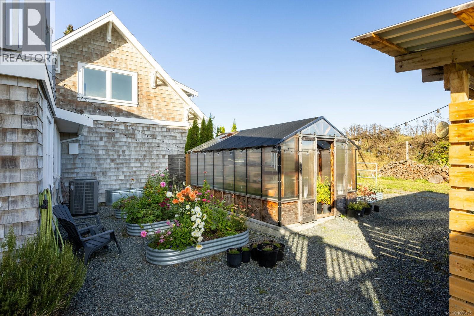  1527 Mount Newton Cross Road, Central Saanich