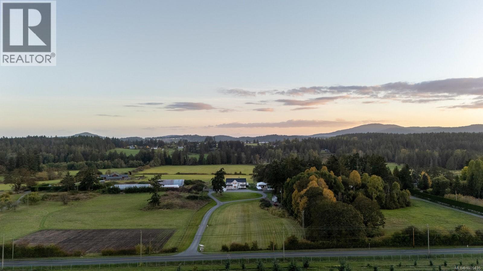  1527 Mount Newton Cross Road, Central Saanich