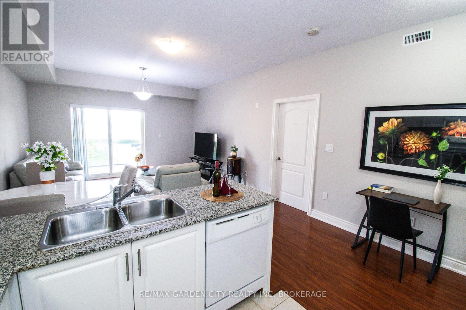 Photo 11 of 320 8111 Forest Glen Drive, Niagara Falls ON