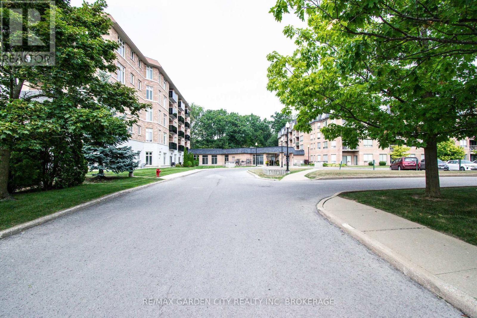 Photo 2 of 320 8111 Forest Glen Drive, Niagara Falls ON