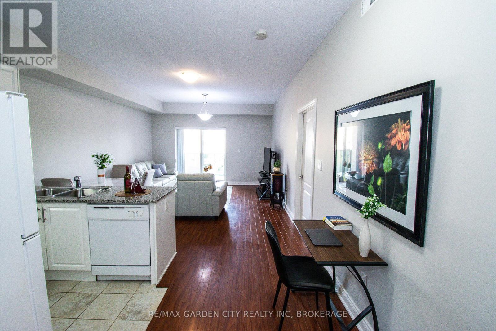 Photo 4 of 320 8111 Forest Glen Drive, Niagara Falls ON