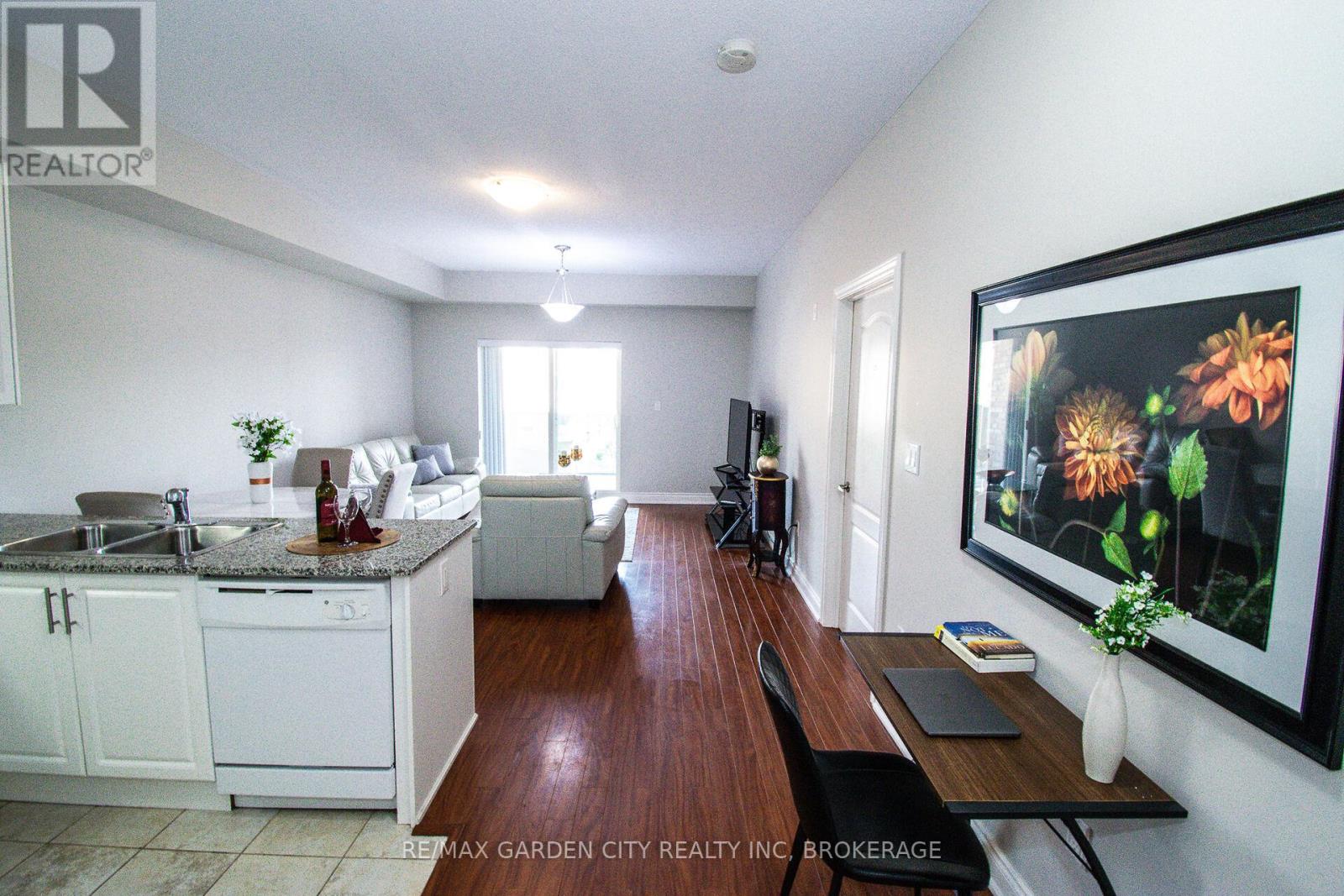 Photo 5 of 320 8111 Forest Glen Drive, Niagara Falls ON