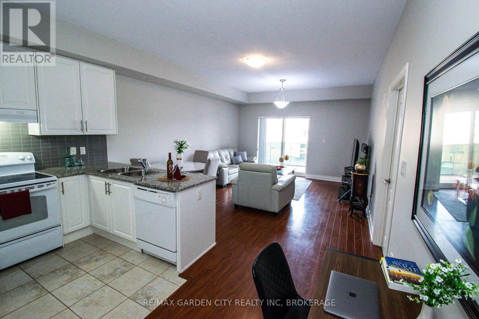 Photo 6 of 320 8111 Forest Glen Drive, Niagara Falls ON