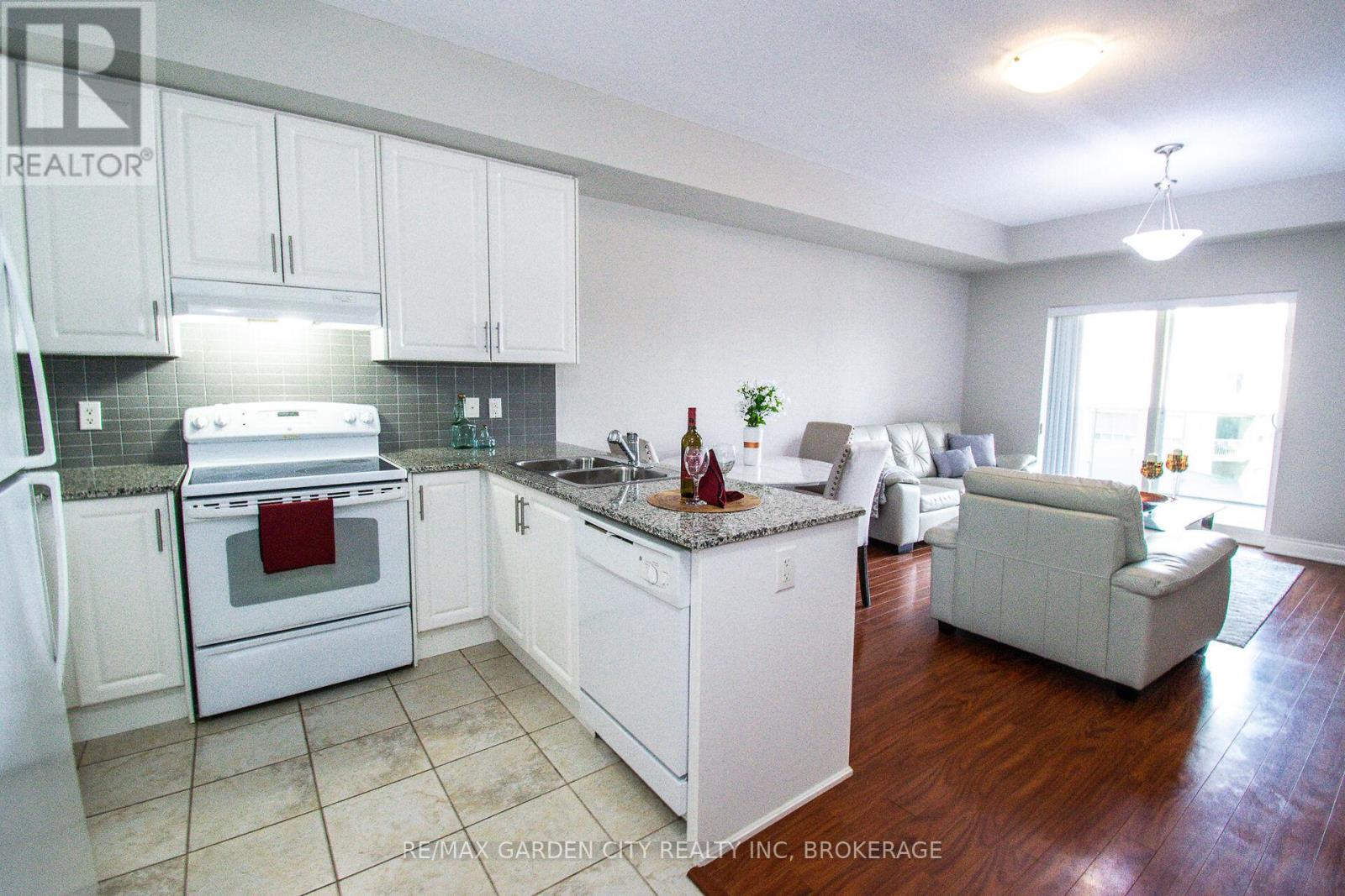 Photo 7 of 320 8111 Forest Glen Drive, Niagara Falls ON
