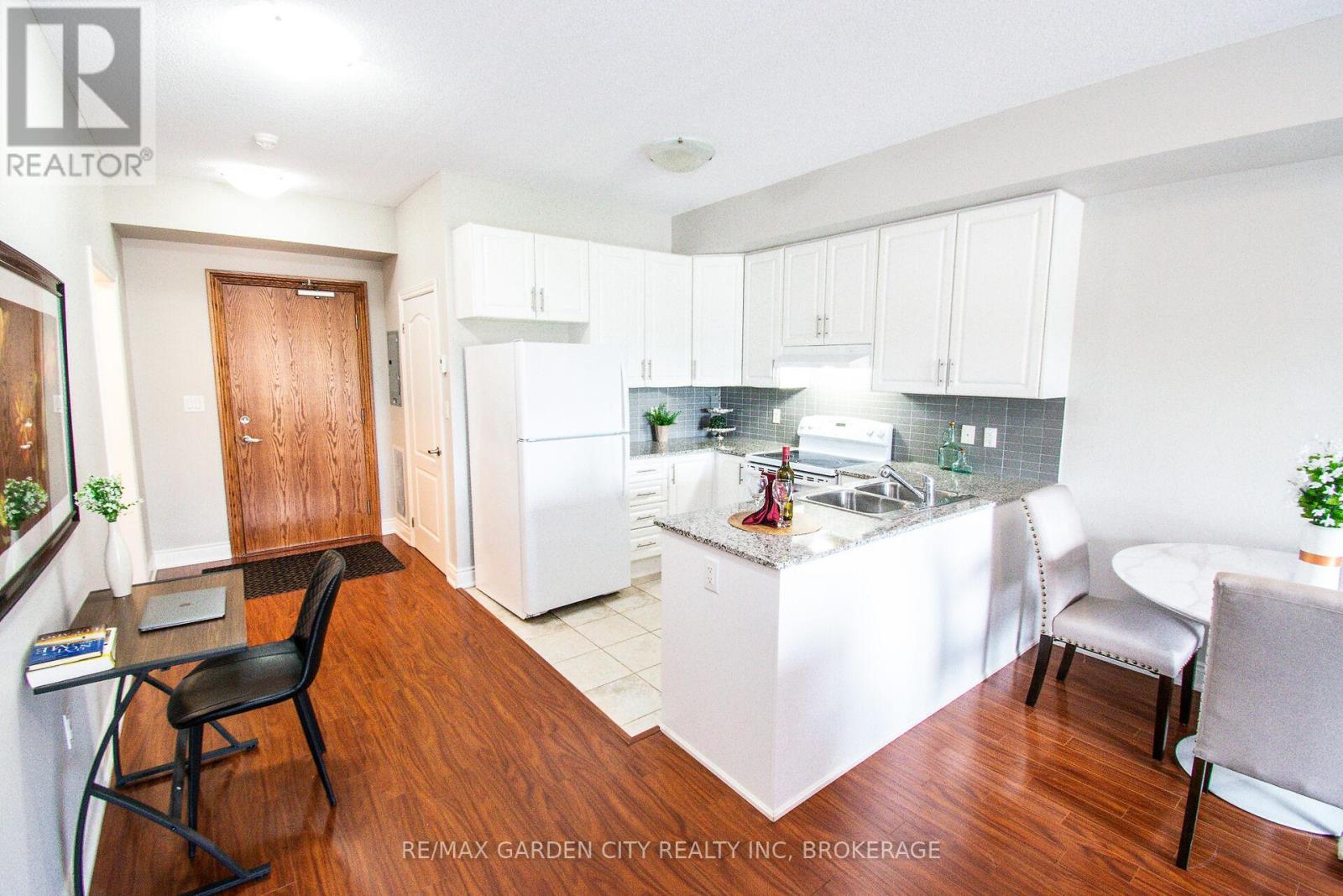 Photo 8 of 320 8111 Forest Glen Drive, Niagara Falls ON