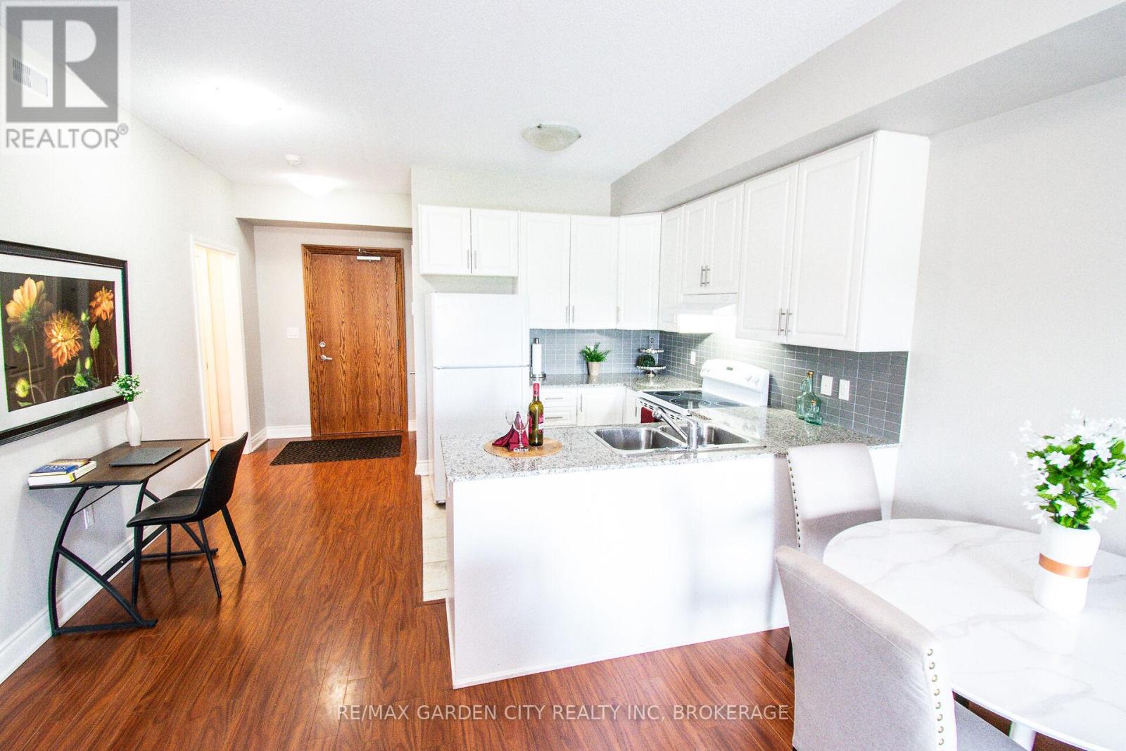 Photo 9 of 320 8111 Forest Glen Drive, Niagara Falls ON