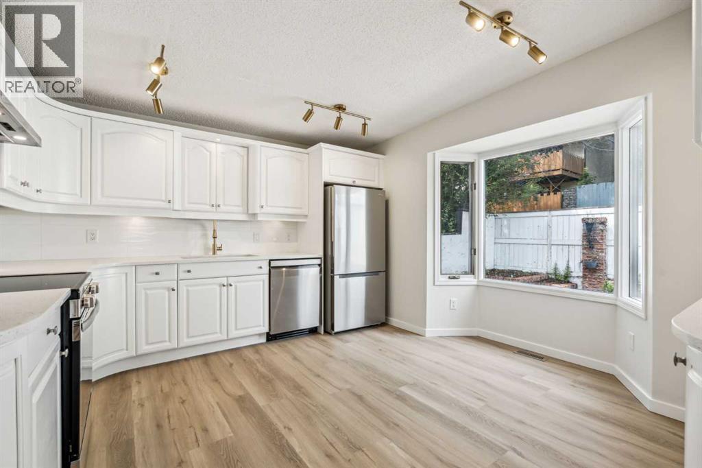 Single Family House Bungalow for Sale in  Dalgleish Bay NW Dalhousie Calgary 