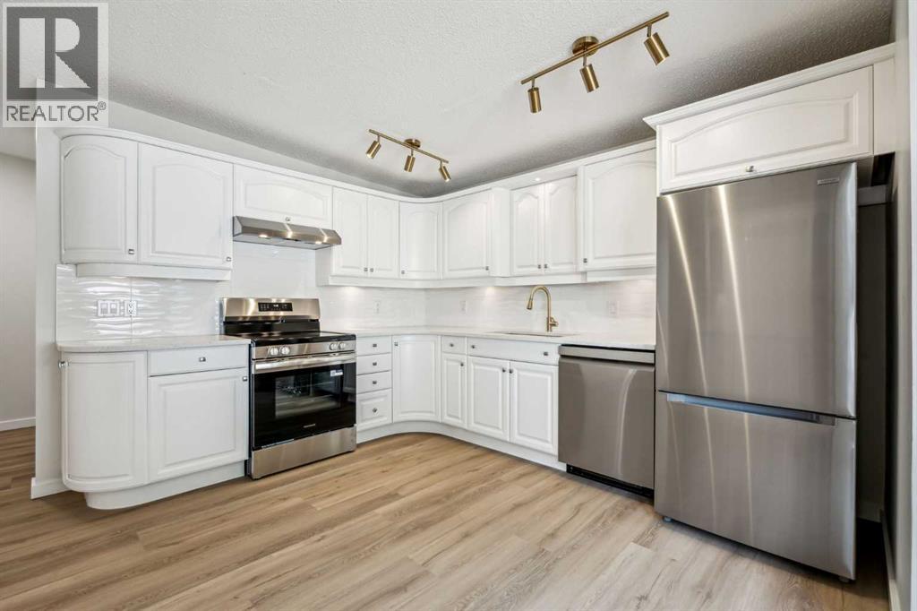 Single Family House Bungalow for Sale in  Dalgleish Bay NW Dalhousie Calgary 