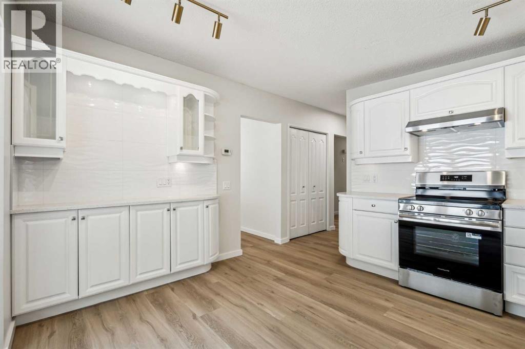Single Family House Bungalow for Sale in  Dalgleish Bay NW Dalhousie Calgary 