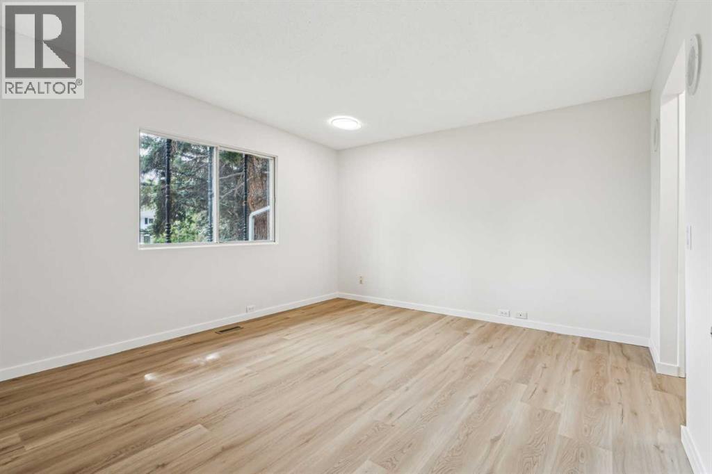 Single Family House Bungalow for Sale in  Dalgleish Bay NW Dalhousie Calgary 