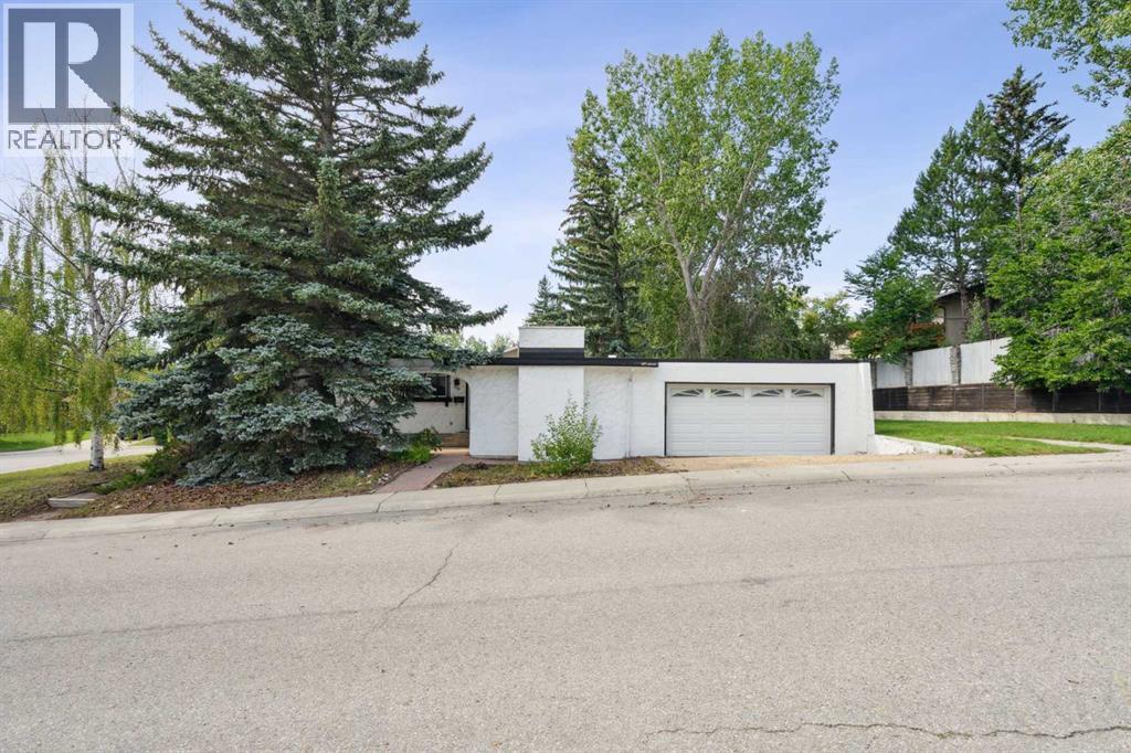 Single Family House Bungalow for Sale in  Dalgleish Bay NW Dalhousie Calgary 