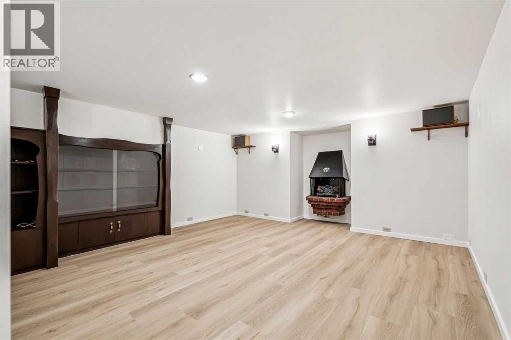 Single Family House Bungalow for Sale in  Dalgleish Bay NW Dalhousie Calgary 