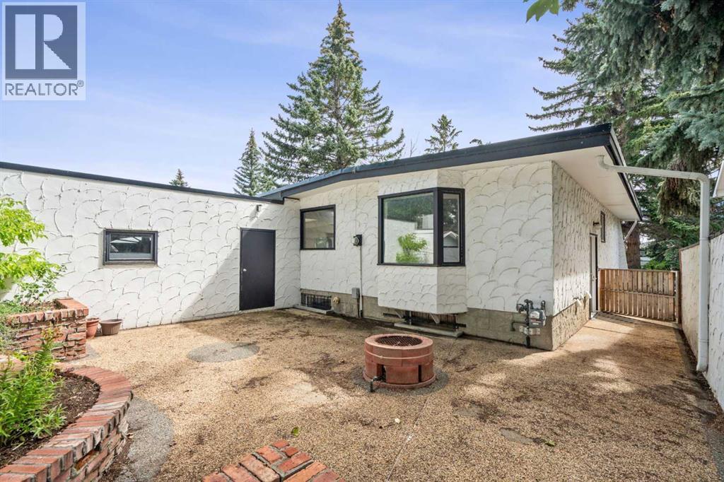 Single Family House Bungalow for Sale in  Dalgleish Bay NW Dalhousie Calgary 