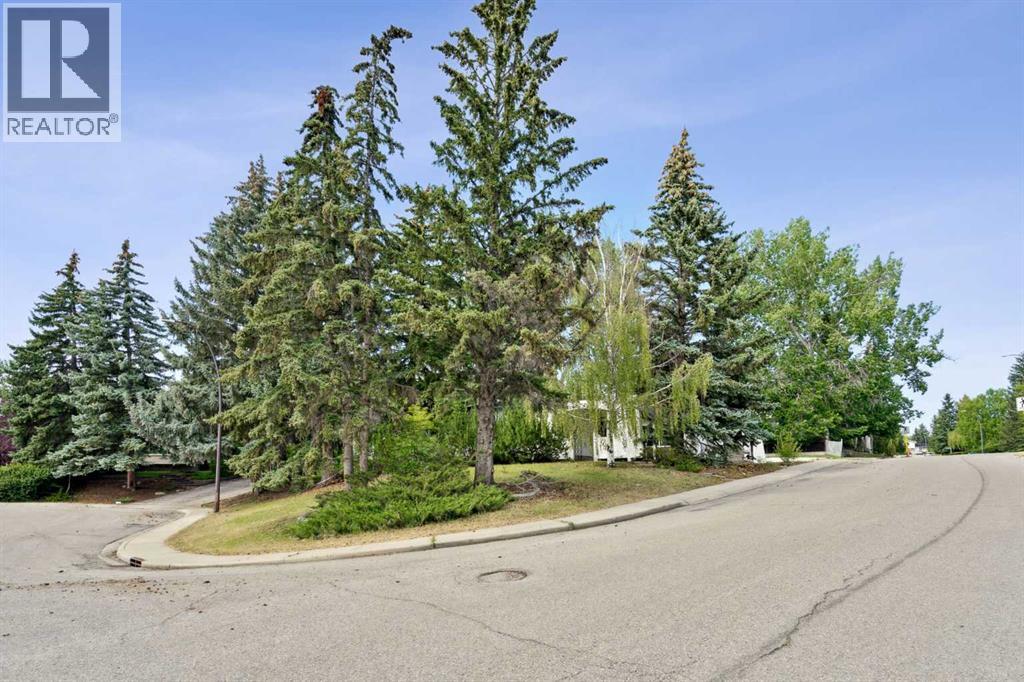 Single Family House Bungalow for Sale in  Dalgleish Bay NW Dalhousie Calgary 