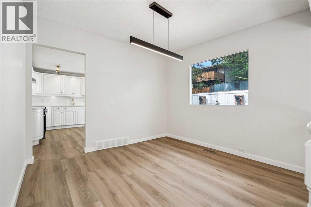 Single Family House Bungalow for Sale in  Dalgleish Bay NW Dalhousie Calgary 