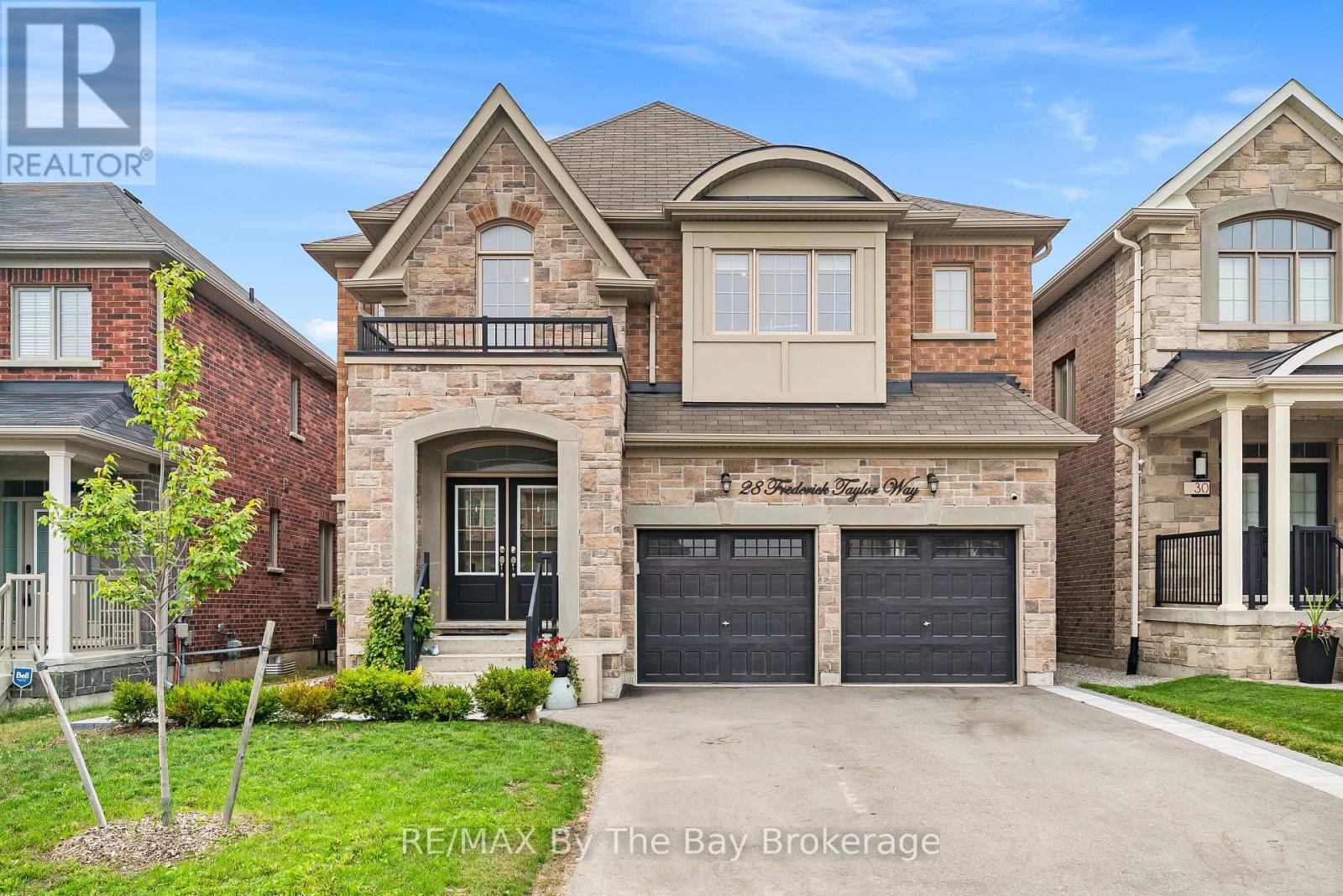 Photo 12 of 28 Frederick Taylor Way, East Gwillimbury ON