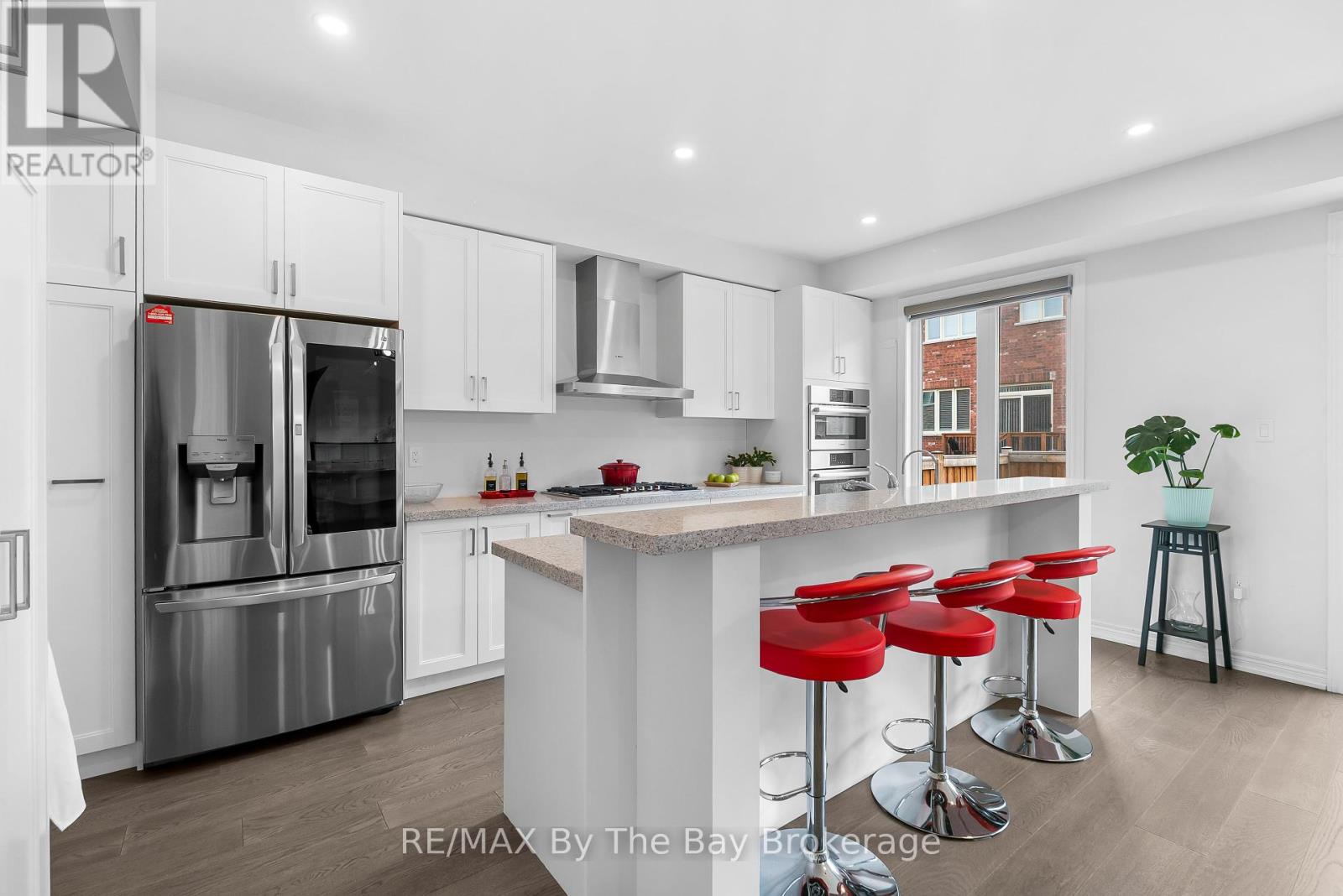 Photo 3 of 28 Frederick Taylor Way, East Gwillimbury ON