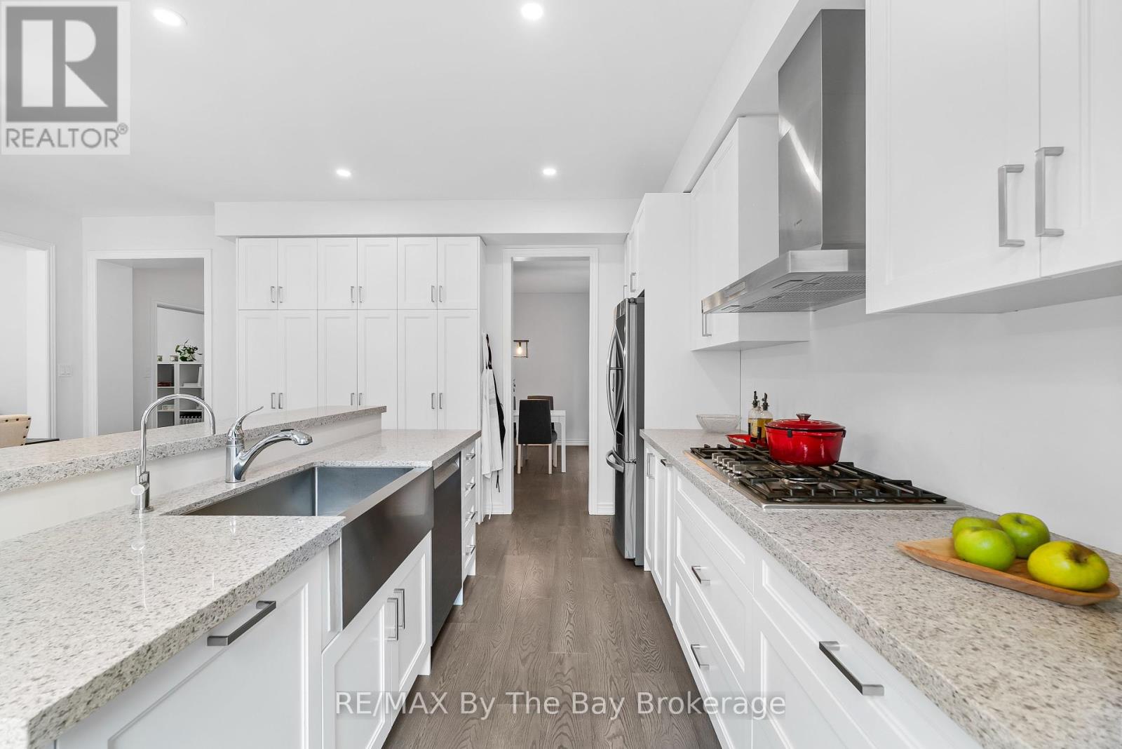 Photo 8 of 28 Frederick Taylor Way, East Gwillimbury ON