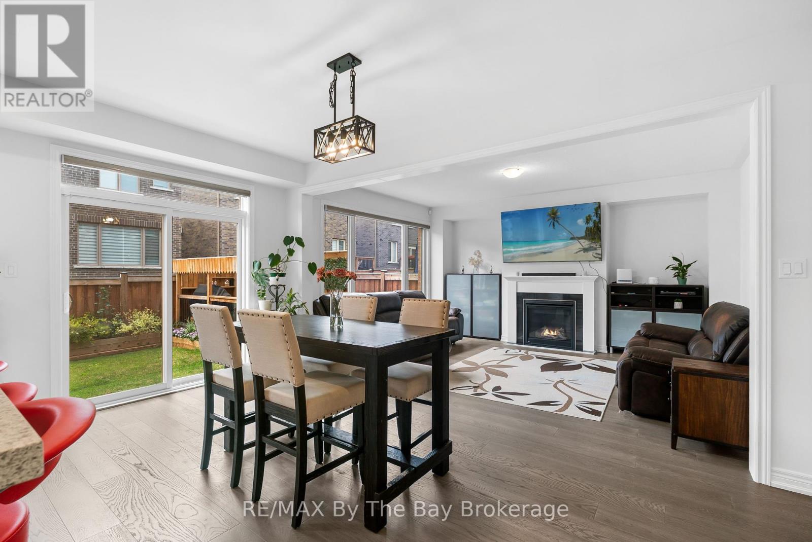 Photo 10 of 28 Frederick Taylor Way, East Gwillimbury ON