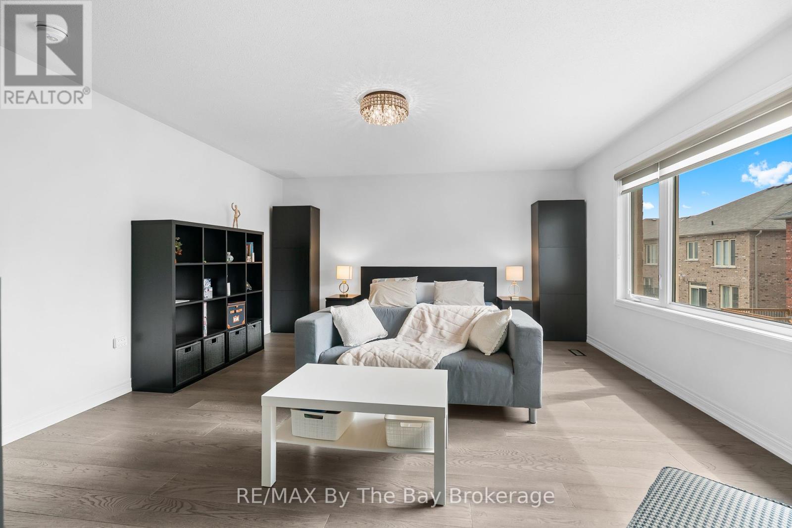 Photo 1 of 28 Frederick Taylor Way, East Gwillimbury ON