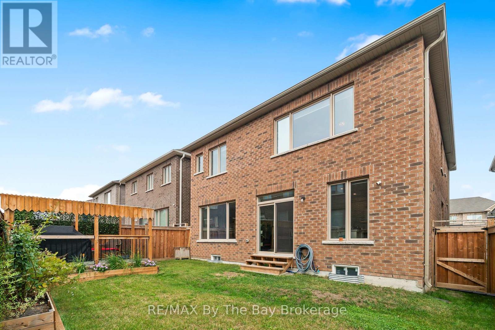 Photo 36 of 28 Frederick Taylor Way, East Gwillimbury ON