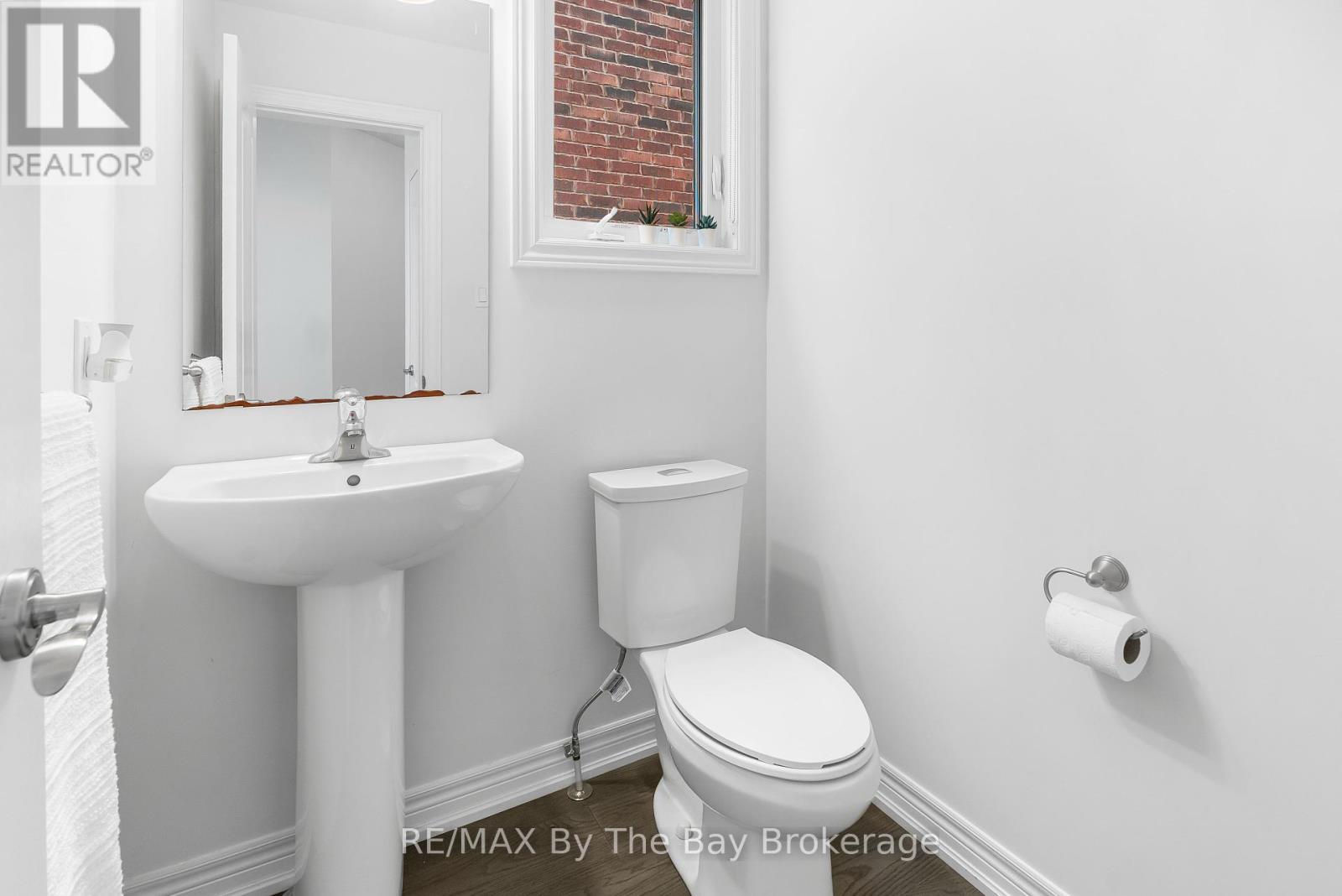 Photo 14 of 28 Frederick Taylor Way, East Gwillimbury ON