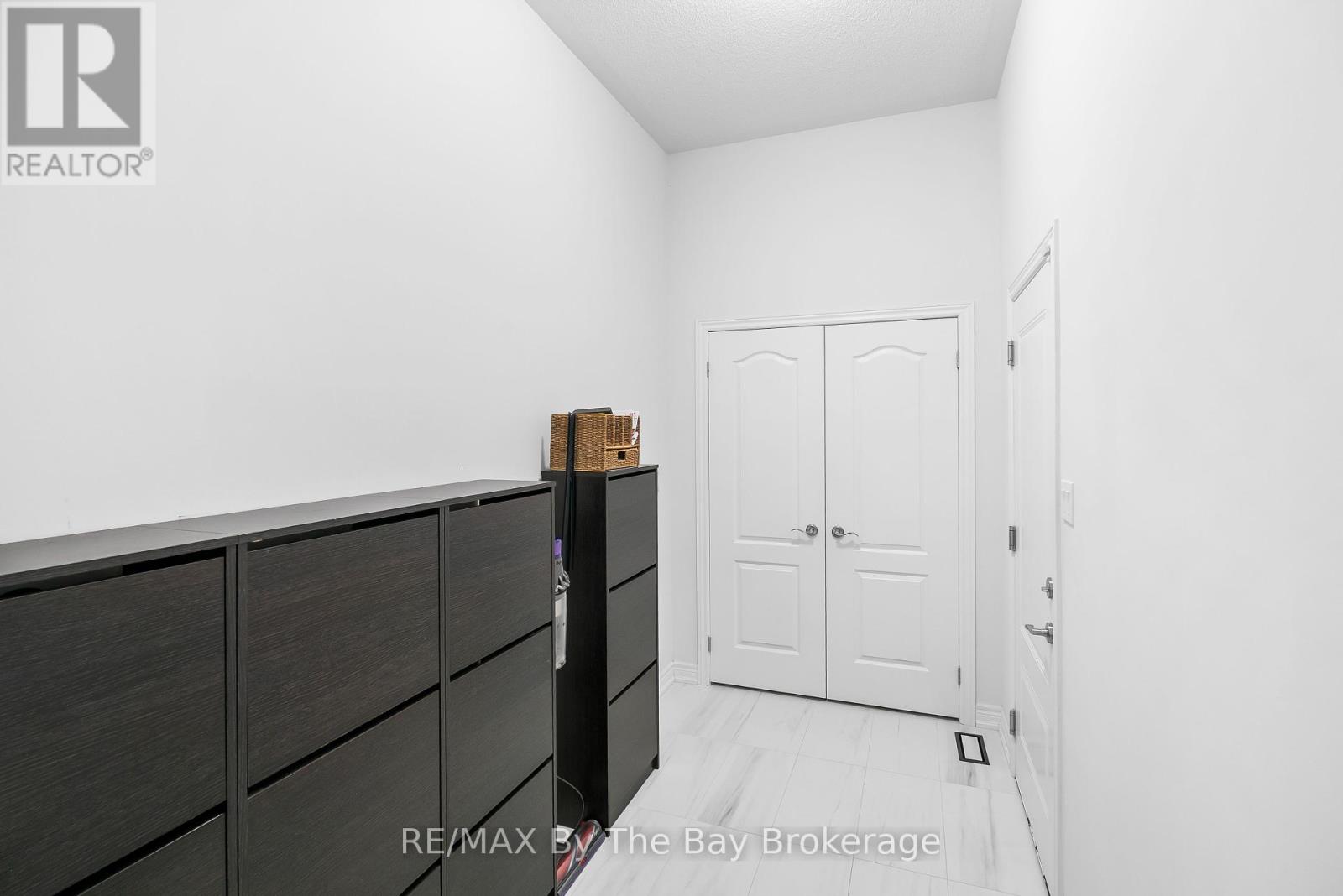 Photo 35 of 28 Frederick Taylor Way, East Gwillimbury ON