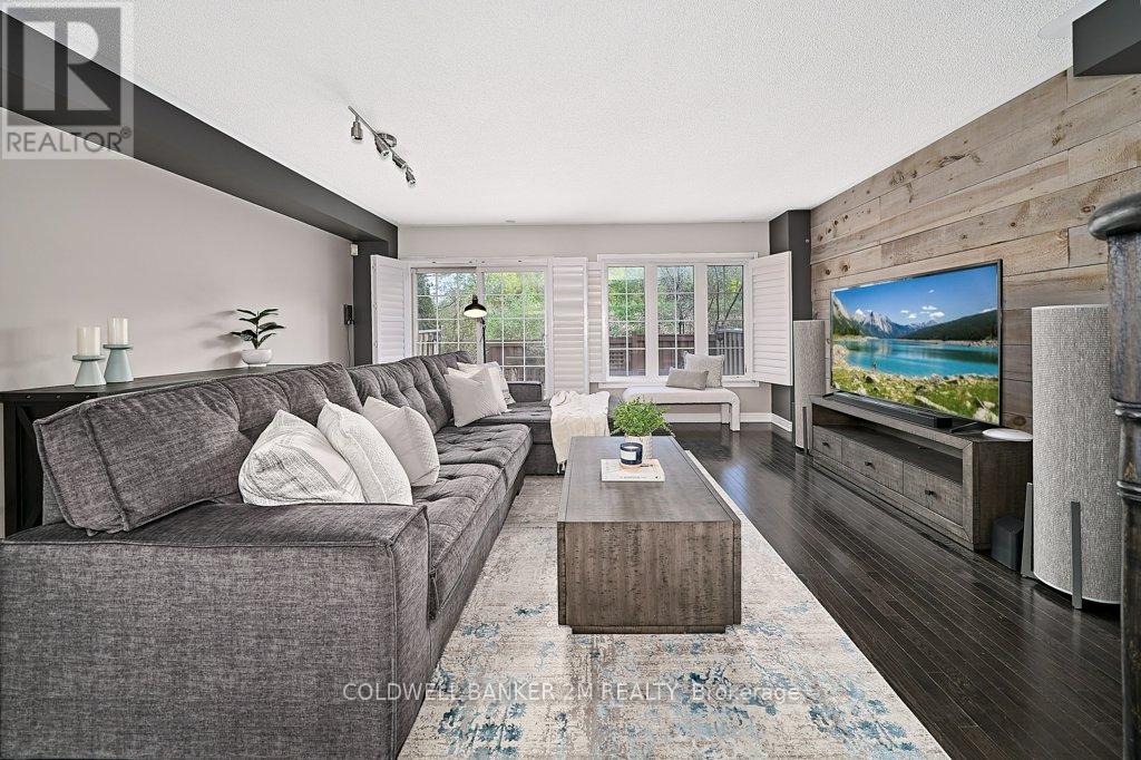 Photo 8 of 360 Doak Lane, Newmarket ON