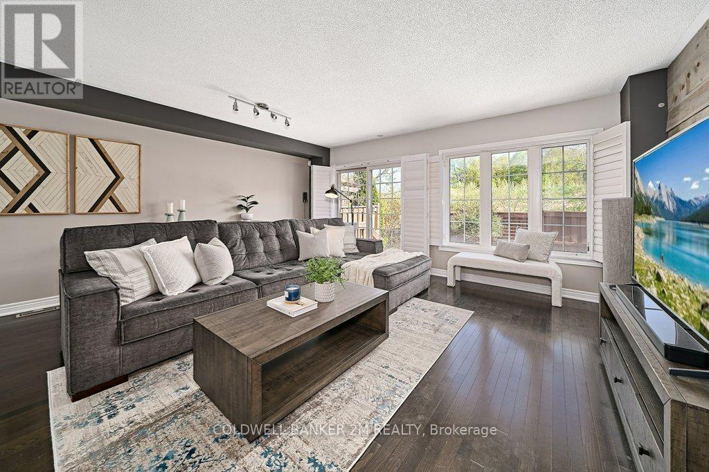 Photo 13 of 360 Doak Lane, Newmarket ON