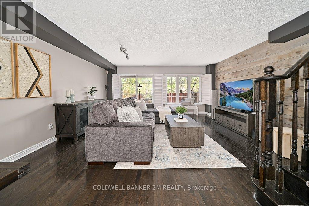 Photo 16 of 360 Doak Lane, Newmarket ON