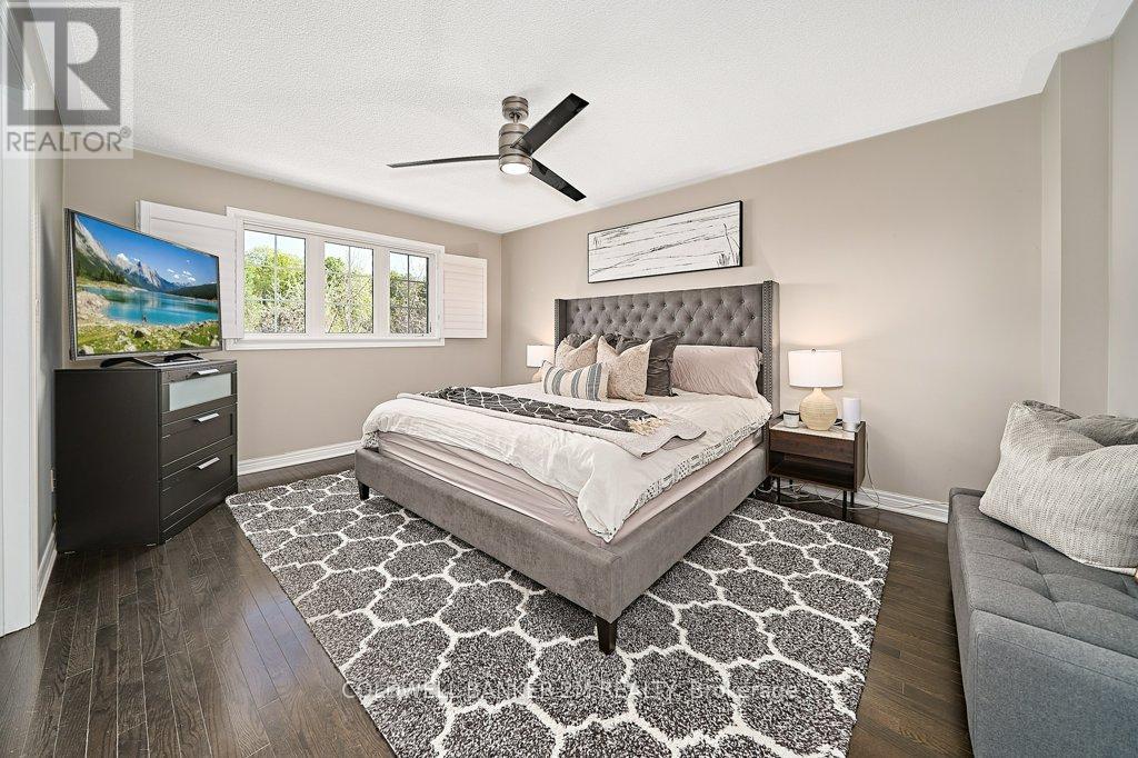 Photo 17 of 360 Doak Lane, Newmarket ON