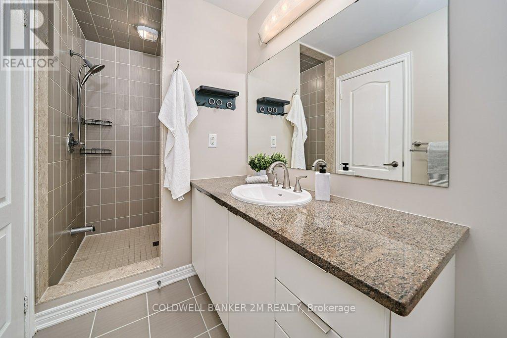 Photo 4 of 360 Doak Lane, Newmarket ON