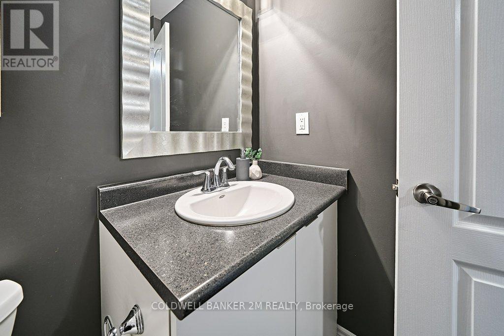 Photo 10 of 360 Doak Lane, Newmarket ON
