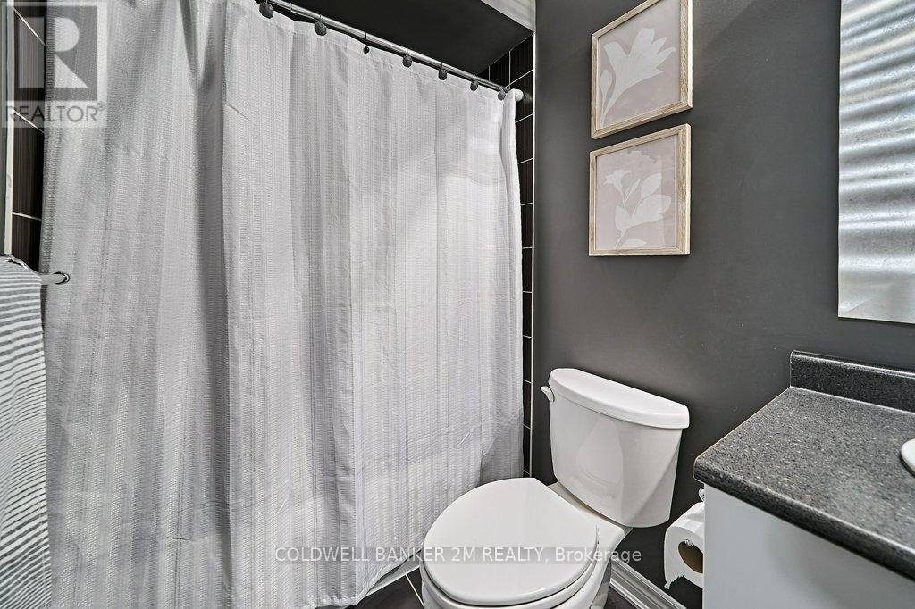 Photo 32 of 360 Doak Lane, Newmarket ON