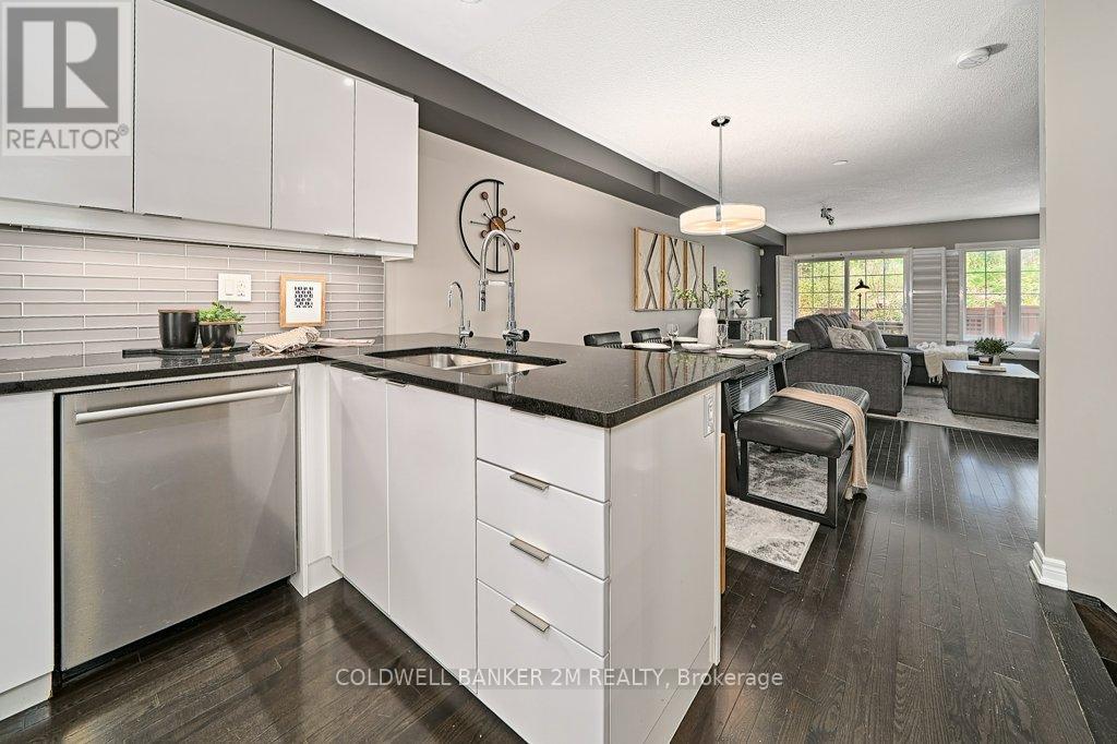 Photo 18 of 360 Doak Lane, Newmarket ON