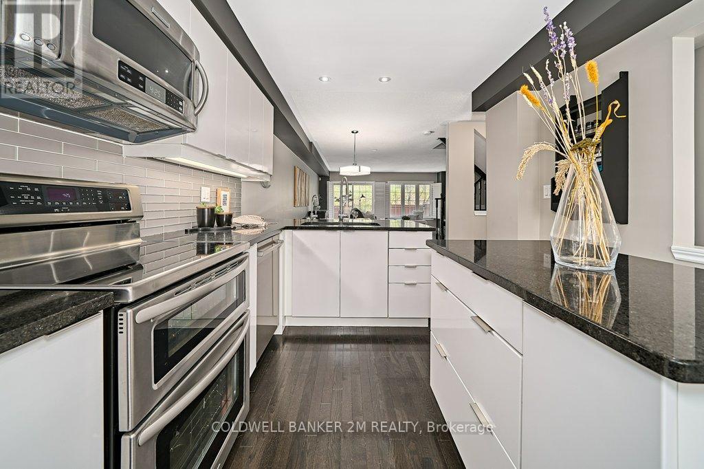 Photo 23 of 360 Doak Lane, Newmarket ON