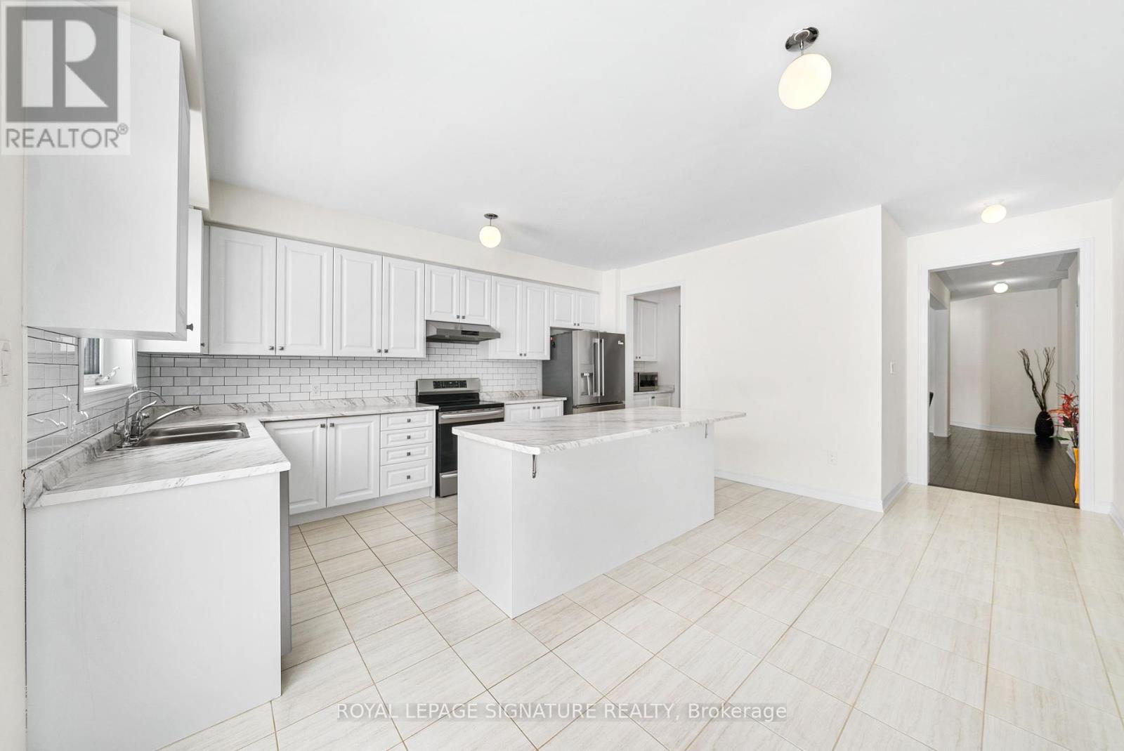 Photo 11 of 196 Limestone Lane, Shelburne ON