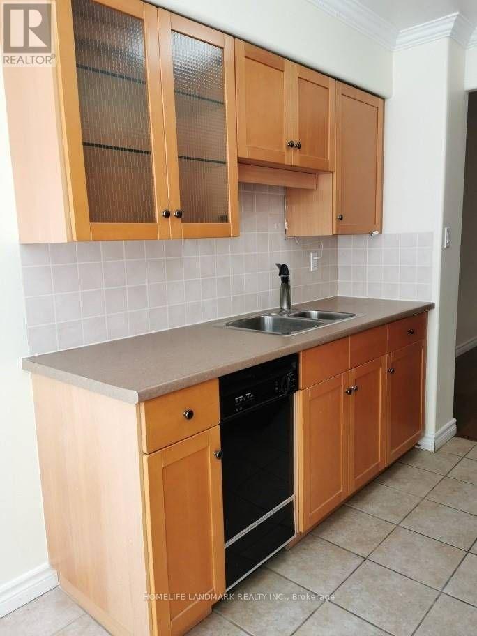 Photo 9 of 1513 633 Bay Street, Toronto ON