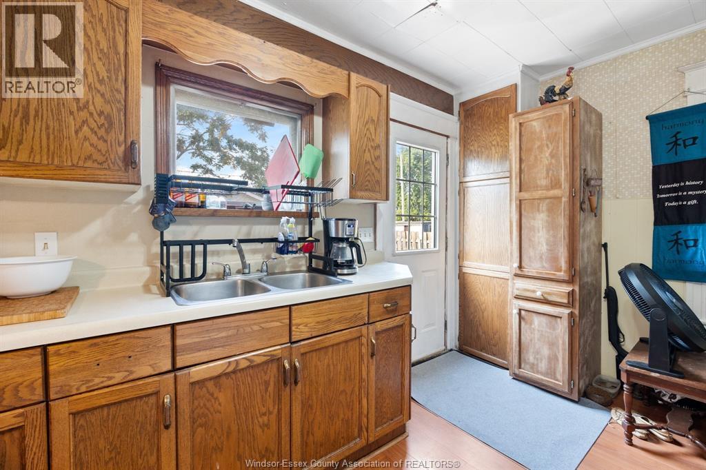Photo 11 of 40 Orange Street, Leamington ON