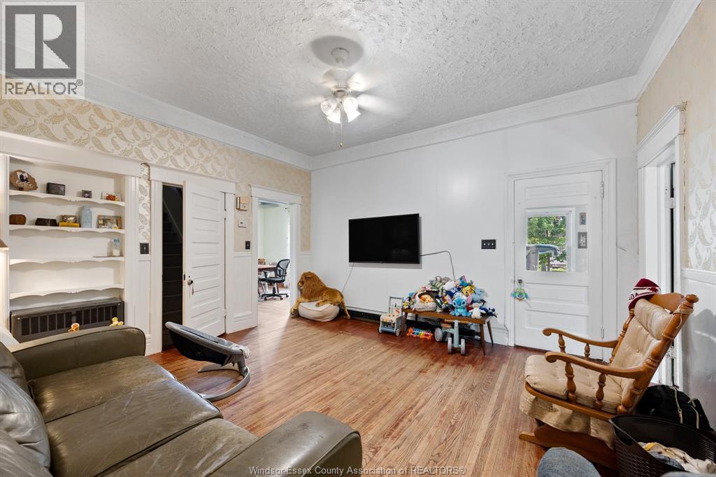 Photo 4 of 40 Orange Street, Leamington ON