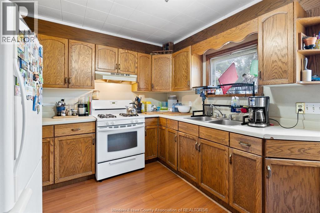 Photo 9 of 40 Orange Street, Leamington ON