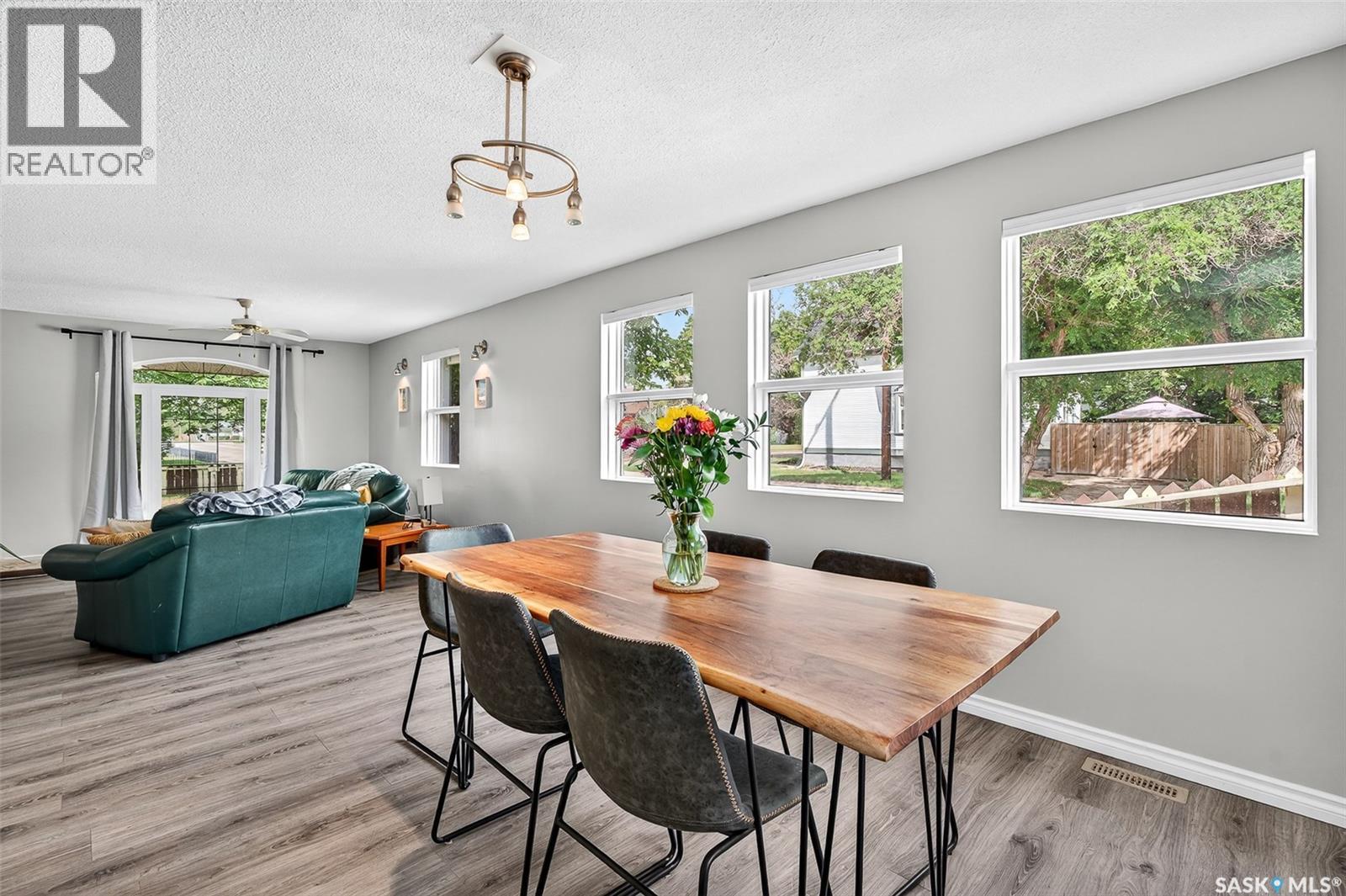 Photo 11 of 1097 Connaught Avenue, Moose Jaw SK