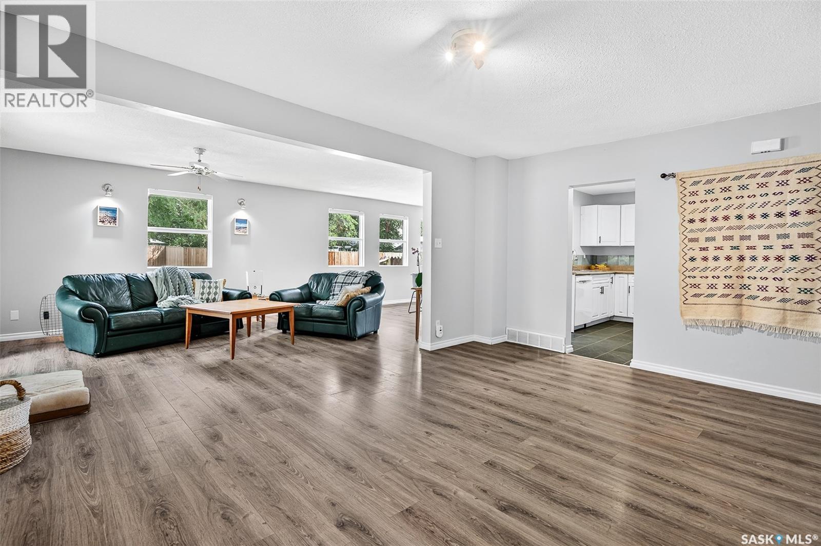 Photo 16 of 1097 Connaught Avenue, Moose Jaw SK