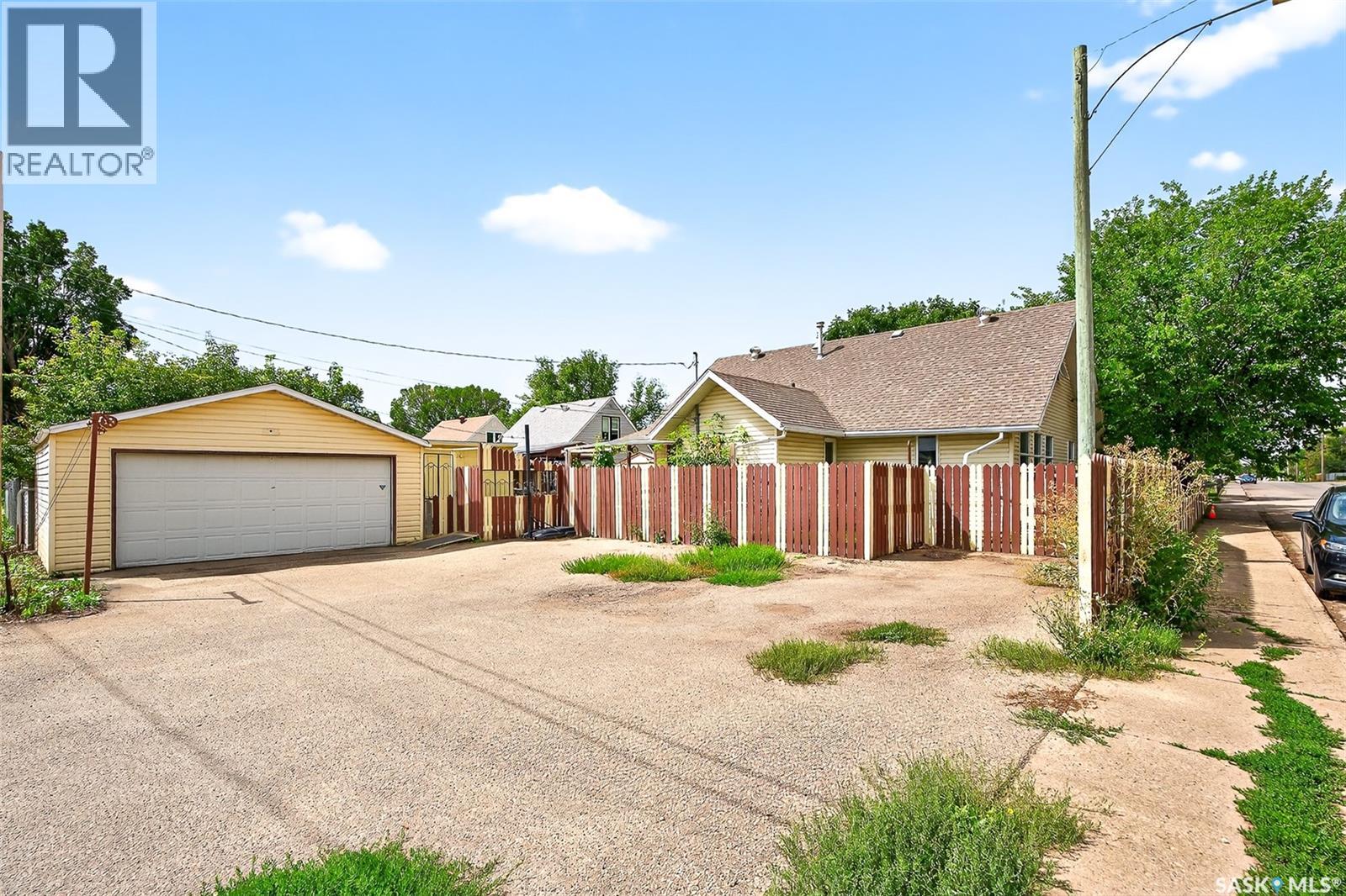 Photo 42 of 1097 Connaught Avenue, Moose Jaw SK