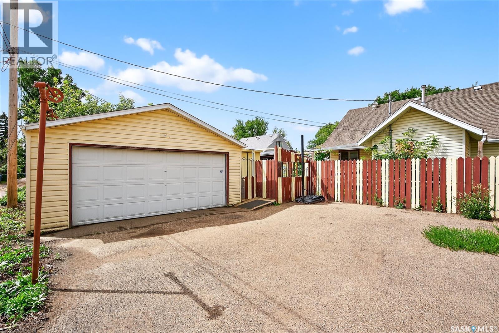 Photo 43 of 1097 Connaught Avenue, Moose Jaw SK