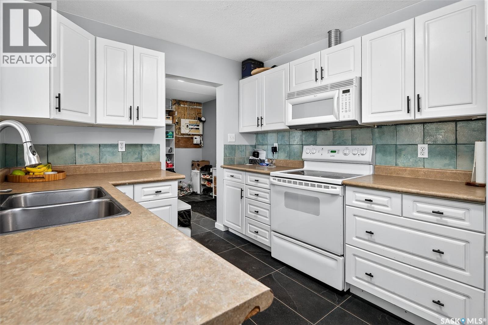 Photo 6 of 1097 Connaught Avenue, Moose Jaw SK