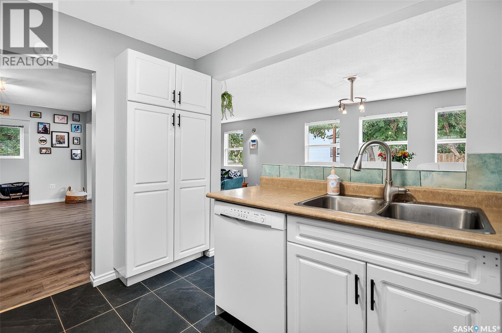 Photo 8 of 1097 Connaught Avenue, Moose Jaw SK