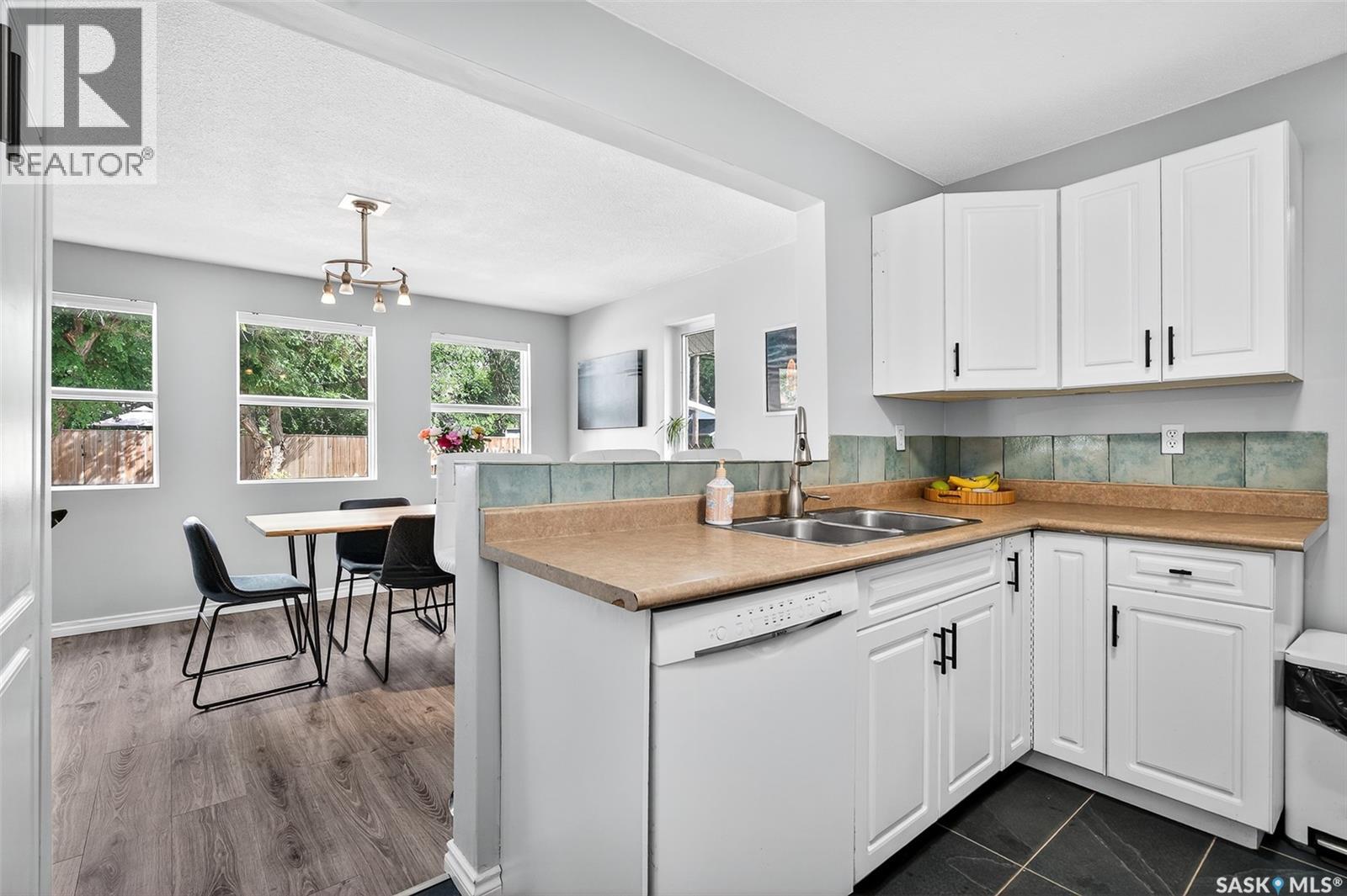 Photo 9 of 1097 Connaught Avenue, Moose Jaw SK