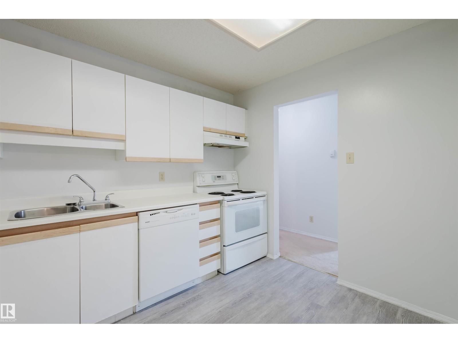 Photo 10 of 402 11020 19 Av Nw, Edmonton AB
