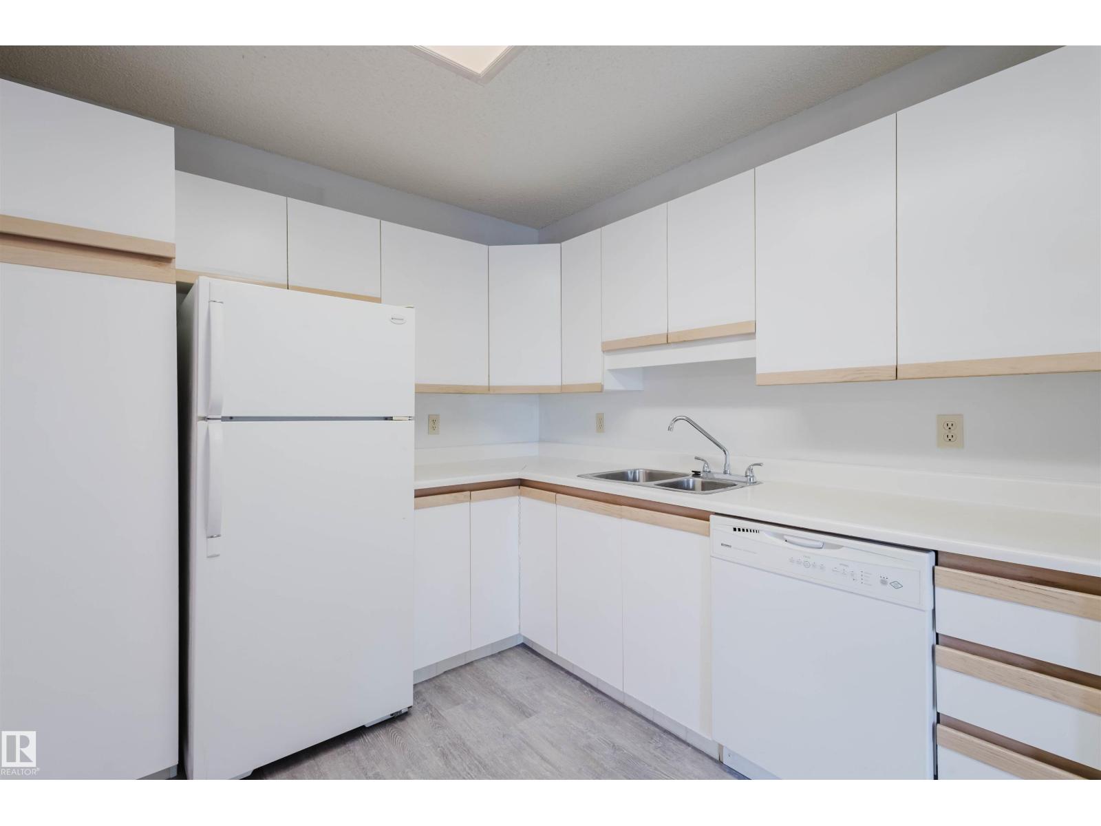 Photo 11 of 402 11020 19 Av Nw, Edmonton AB
